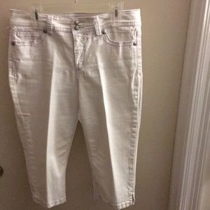 Code Bleu White Denim Capri Jeans